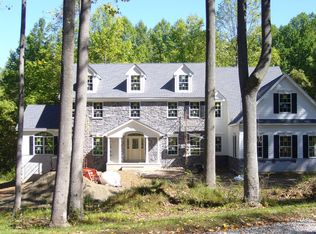 8 Quaker Ridge Ct, Pittstown, NJ 08867