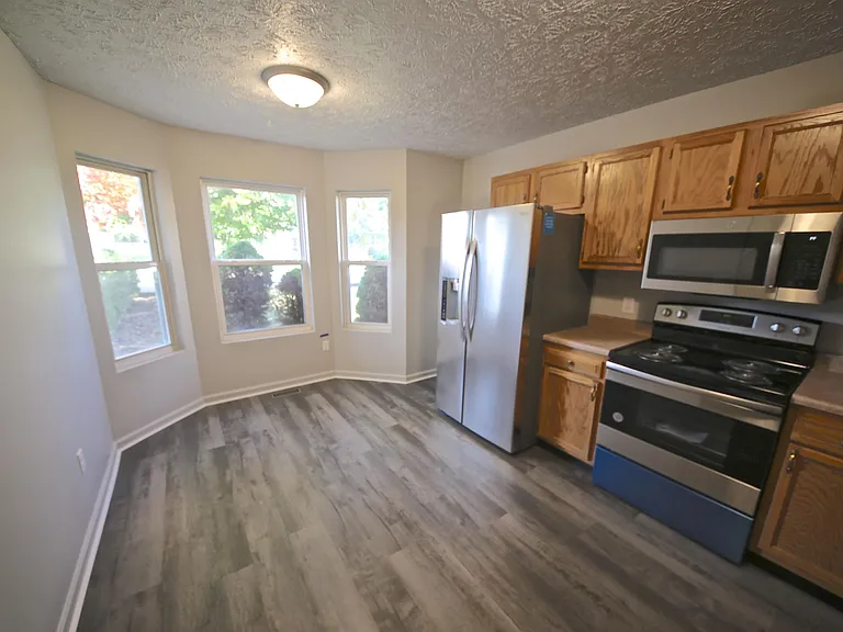876 E Meadowlands Dr — Photo 5