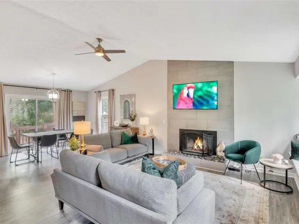 302 Hidden Ct, Woodstock, GA 30189