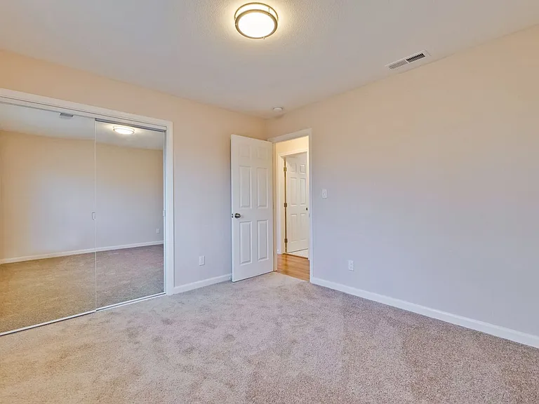 1425 Sunshadow Ln — Photo 33