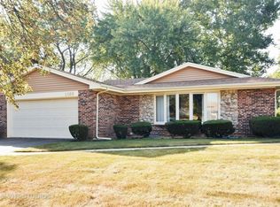 1105 W Ash Dr, Mount Prospect, IL