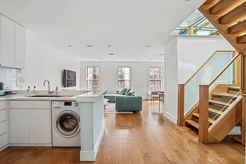 221 W 13th St #PENTHOUSE Photo 1 221 W 13th St #PENTHOUSE Photo 1
