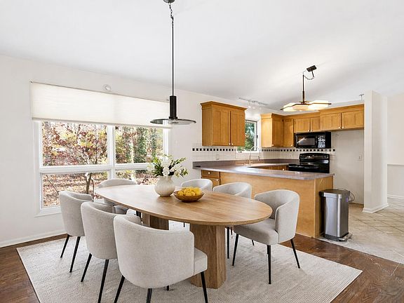 2nd image of 620 Sugarberry Rd