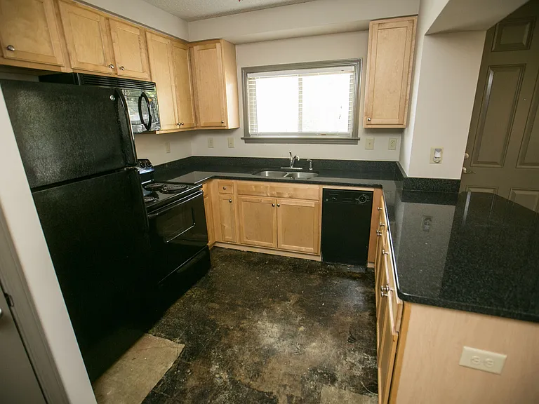 547 S Perry St — Photo 8