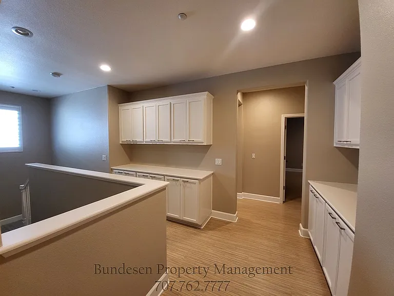 1727 Southgate Dr — Photo 11