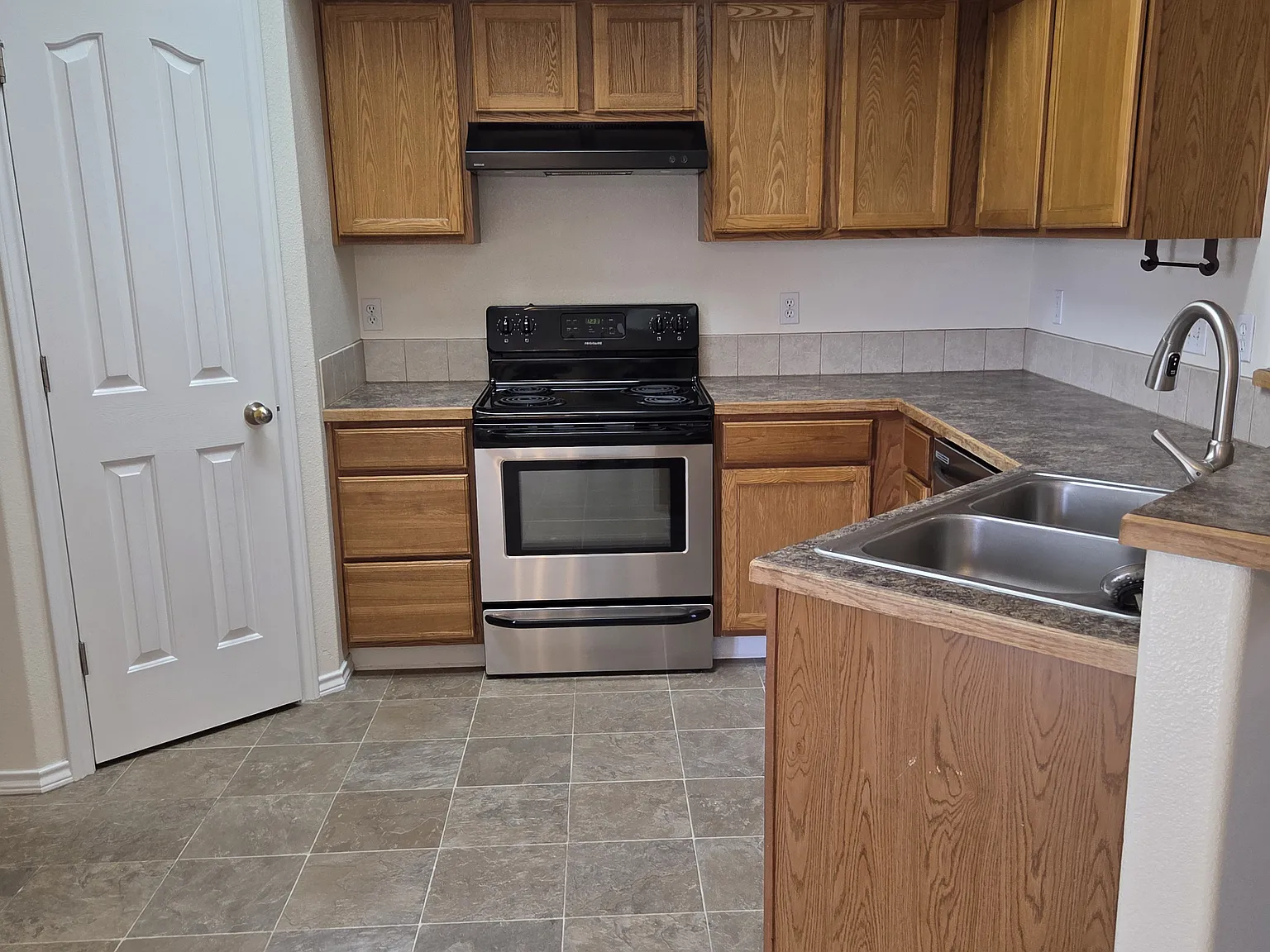 3 bed, 1180 sqft, $1,700 — Photo 4