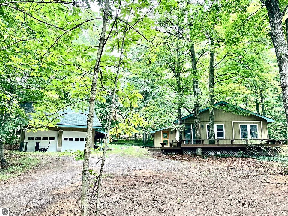 6131 S Lime Lake Rd, Cedar, MI 49621 Zillow
