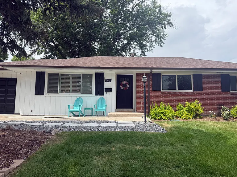 3065 S Jasmine St — Photo 2