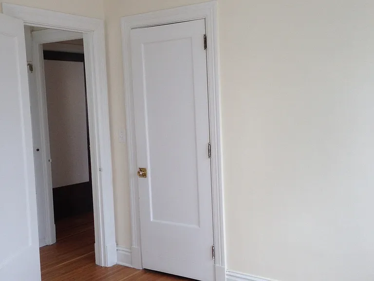 1629 E Superior — Photo 1