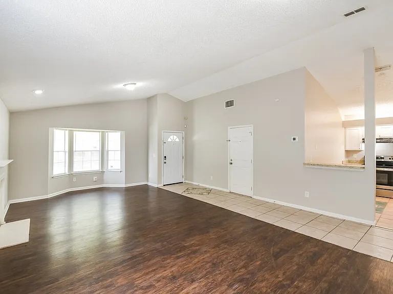 10725 Meadowlea Dr — Photo 4
