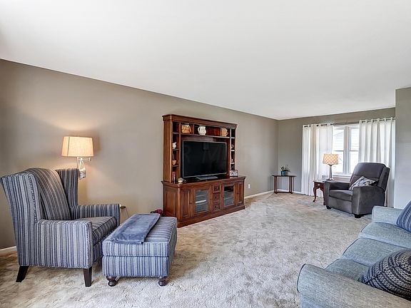 4th image of 182 Brenton Dr