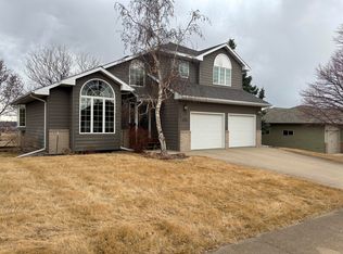 1217 Hilgers Dr, Pierre, SD 57501