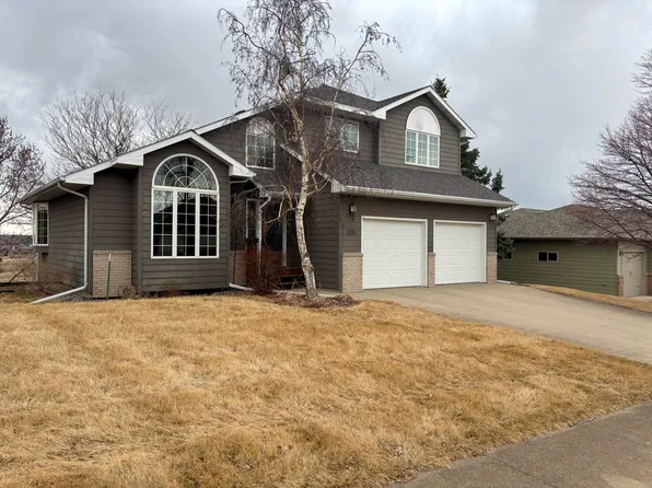 1217 Hilgers Dr, Pierre, SD 57501