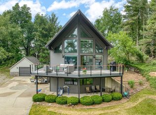 13832 Grandview Dr, Cement City, MI 49233