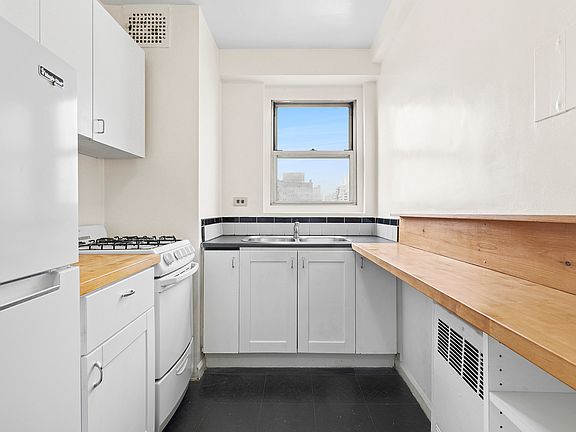 3rd image of 111 3rd Ave APT 11D
