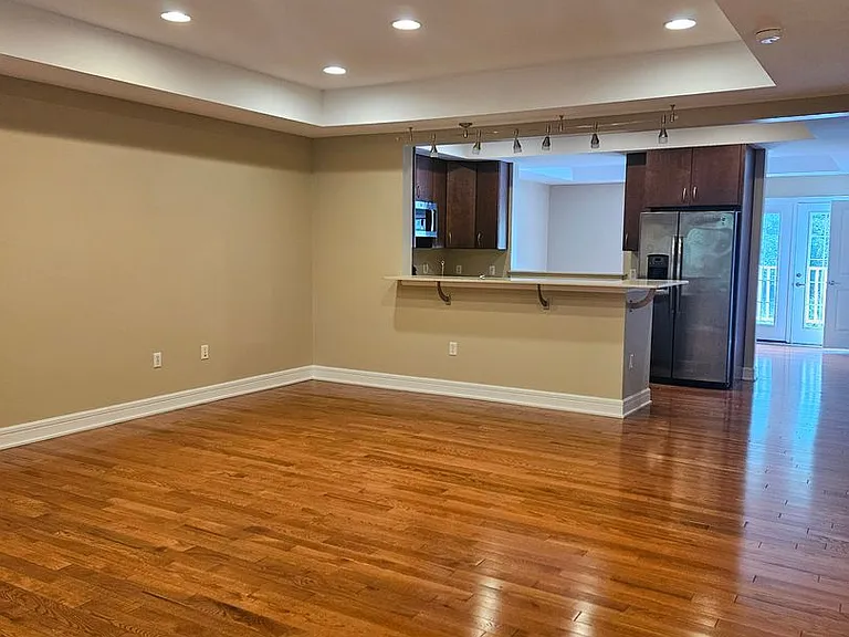 680 Oakwood Ave #G — Photo 4