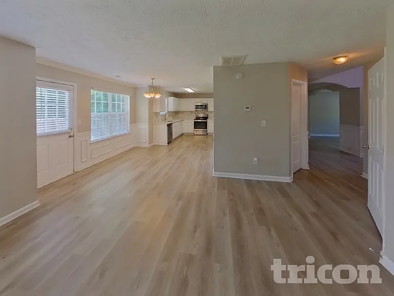 800 Hannah Ct — Photo 3