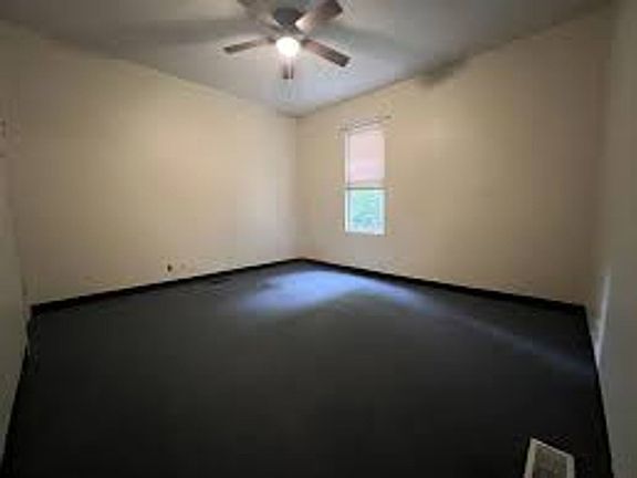4th image of 409 Forest Ave #A