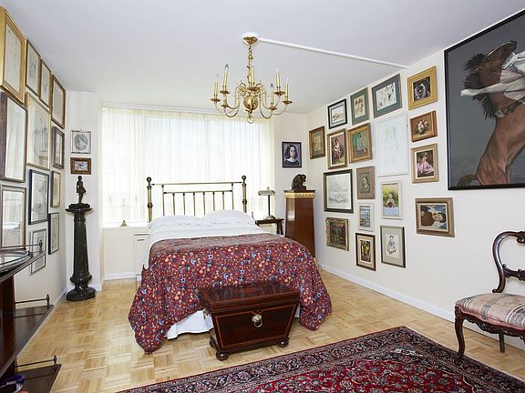 4th image of 61 W 62nd St APT 18H