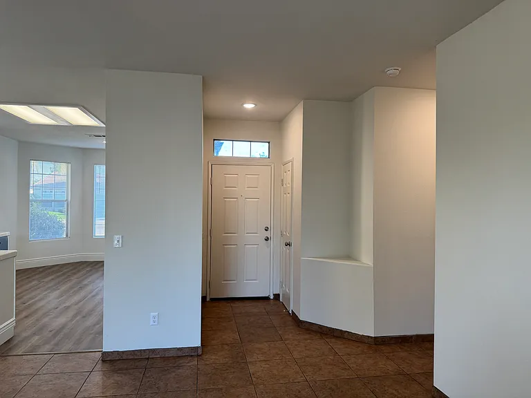 2222 W Vine Ave — Photo 5