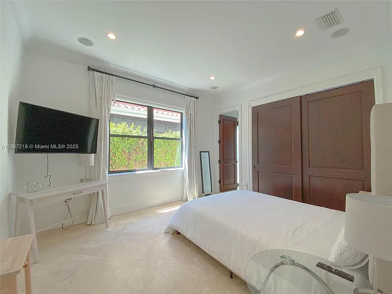 2561 Trapp Ave — Photo 13