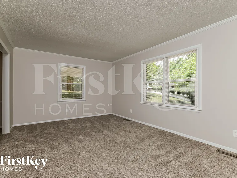 2312 Barnsley Ct — Photo 3