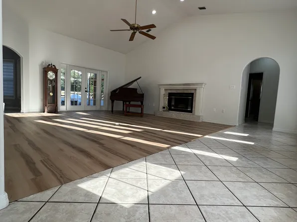 22841 Stallion Dr, Sorrento, FL 32776