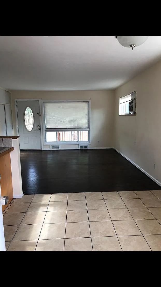 3 bed, 1007 sqft, $2,400 — Photo 1