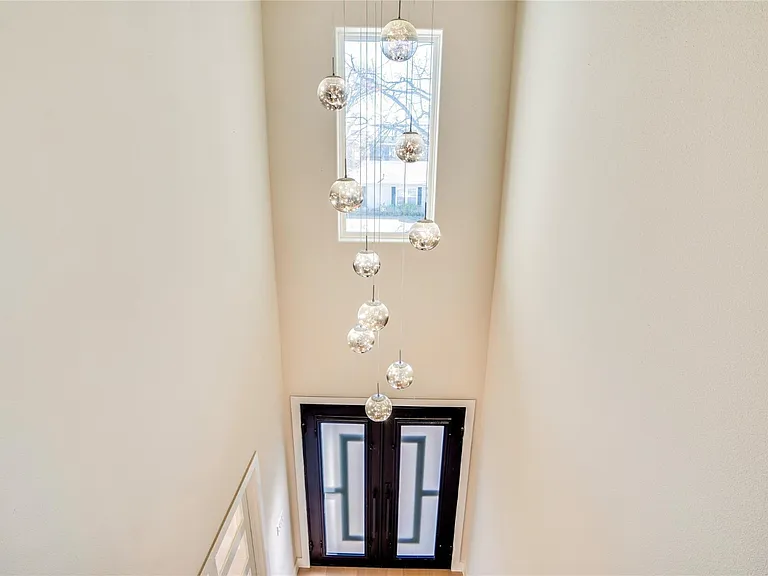 3611 S Versailles Ave — Photo 4