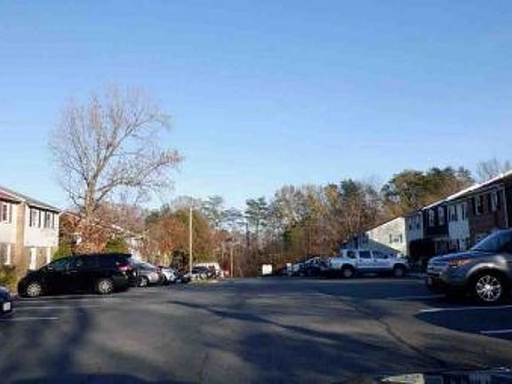 Exterior Neighborhood (street photo)