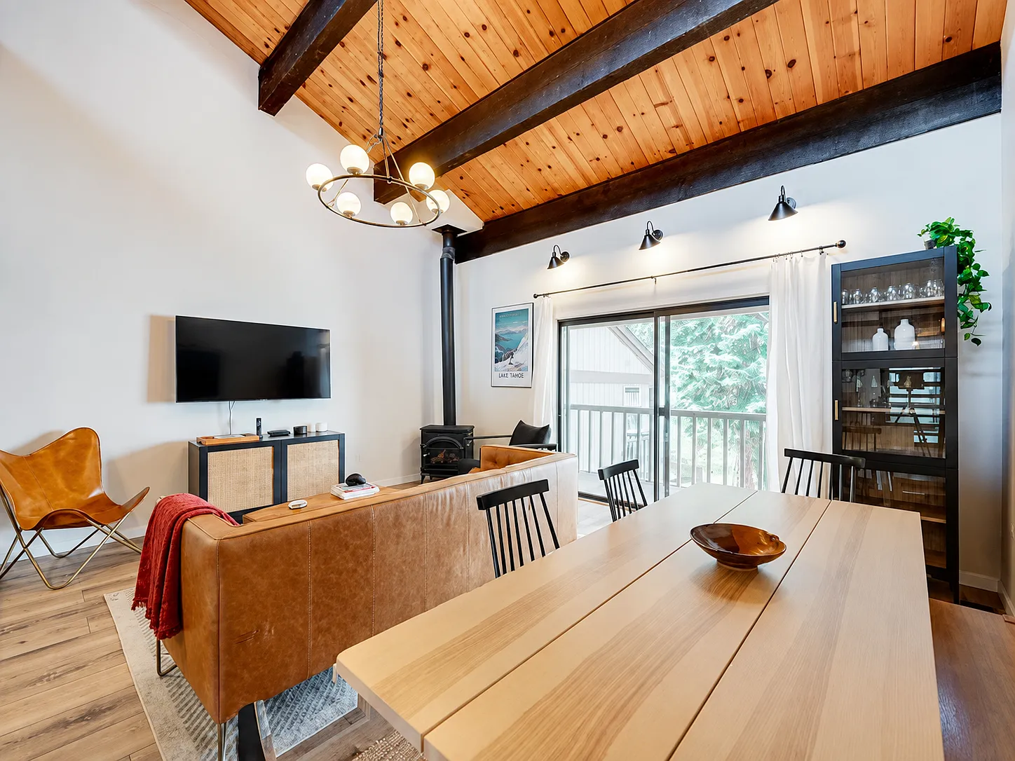 4 bed, 1422 sqft, $3,950 — Photo 3