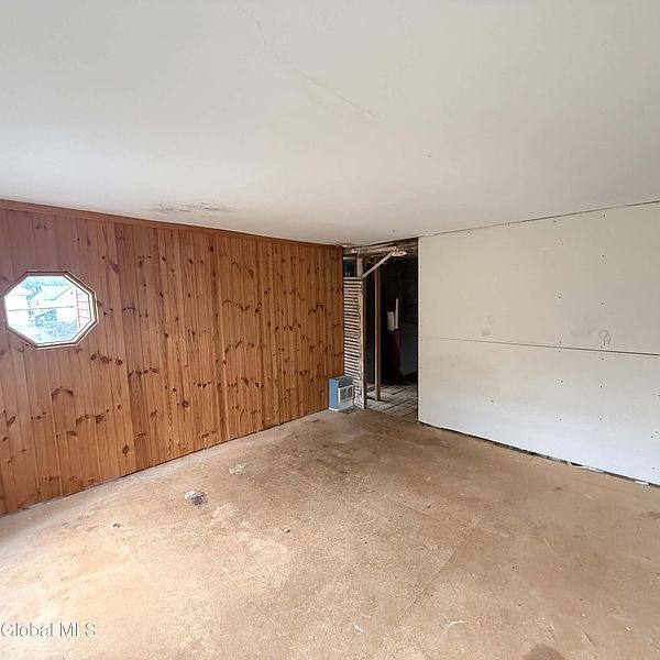 5th image of 18 Walnut Street