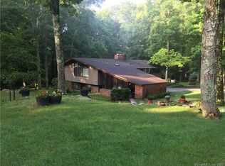 14 Arapaho Rd, Brookfield, CT 06804