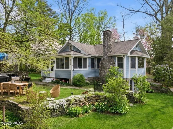 104 Lane Ct, Paupack, PA 18451