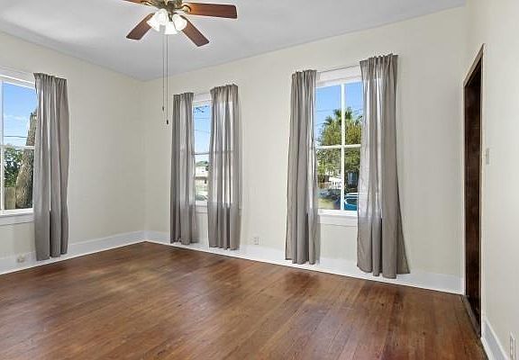 4th image of 2417 Avenue M