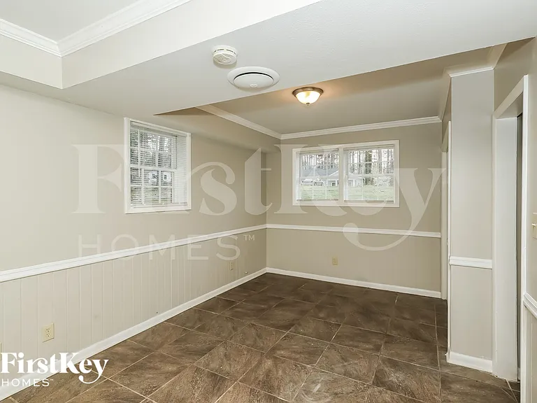 335 Sharon Dr — Photo 10