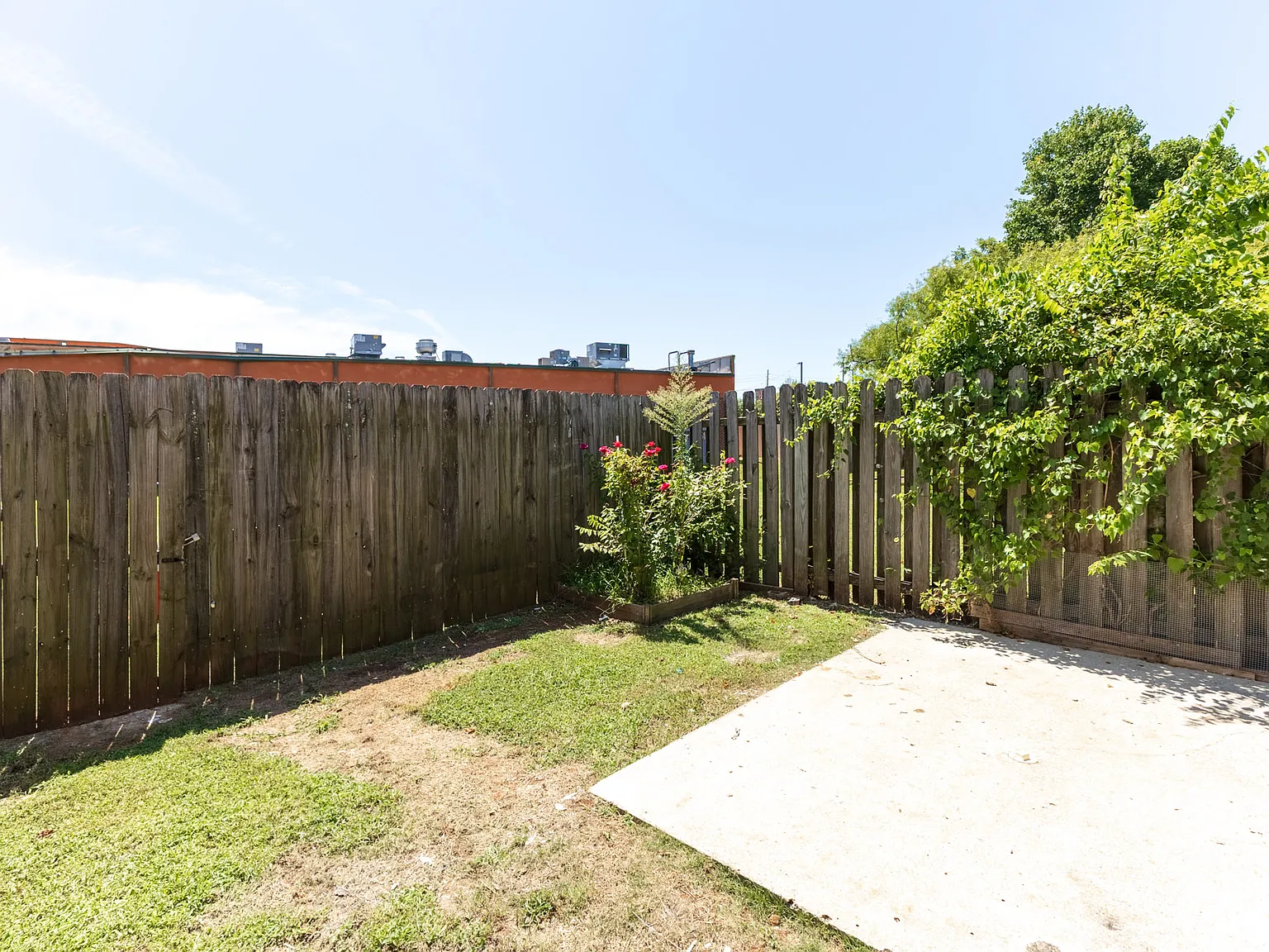 2 bed, 2.5 bath, 1306 sqft, $1,415 — Photo 4