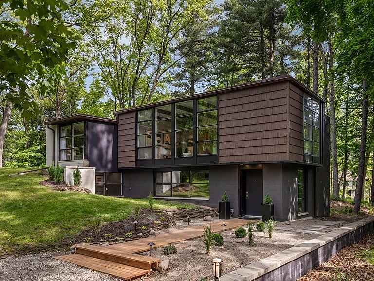 24179 Locust St — Photo 1