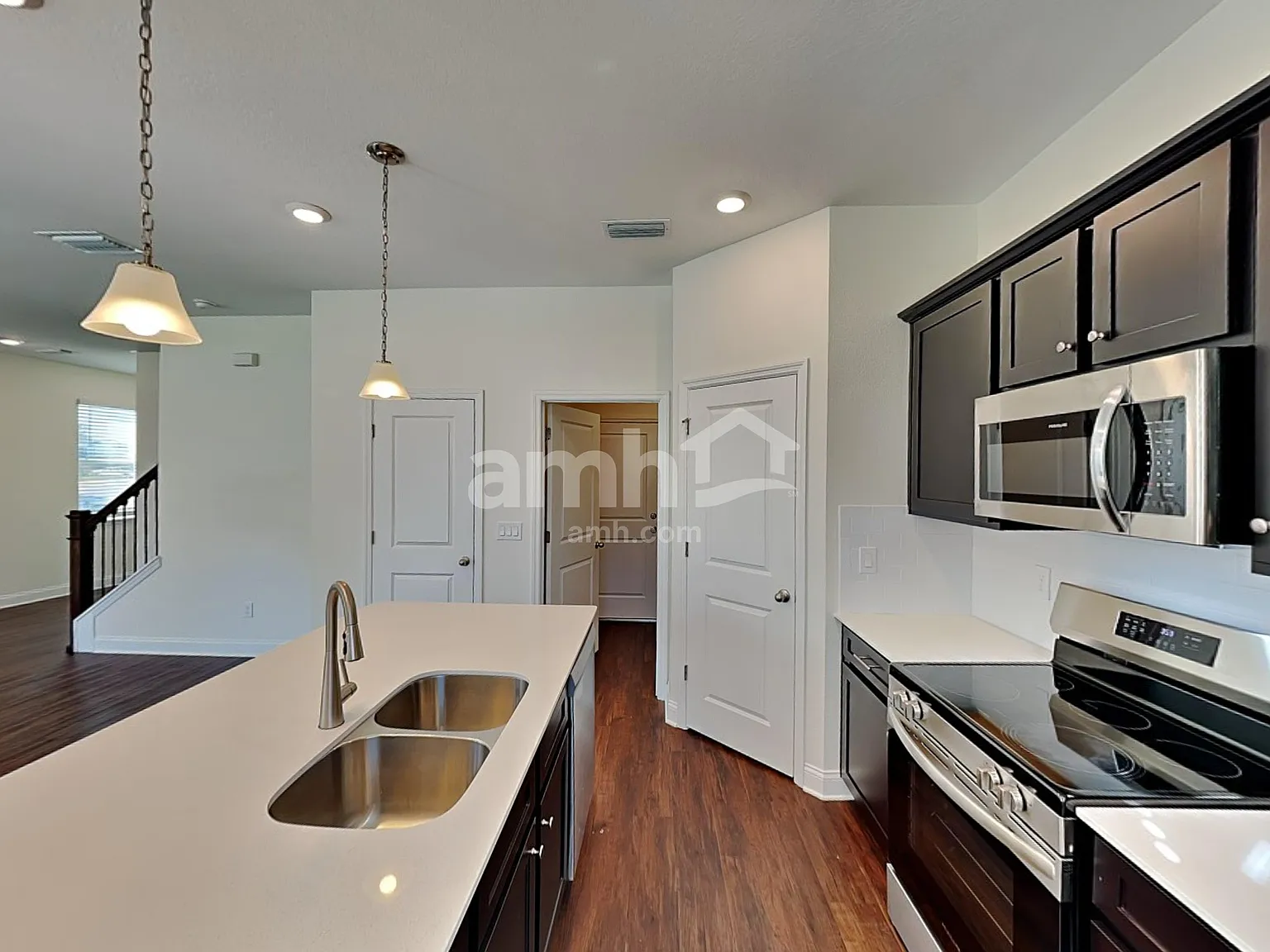 3 bed, 2.5 bath, 1685 sqft, $2,230 — Photo 3