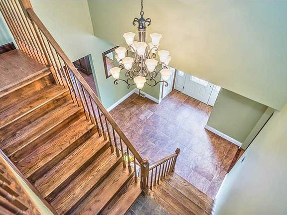 4th image of 446 Monmouth Dr