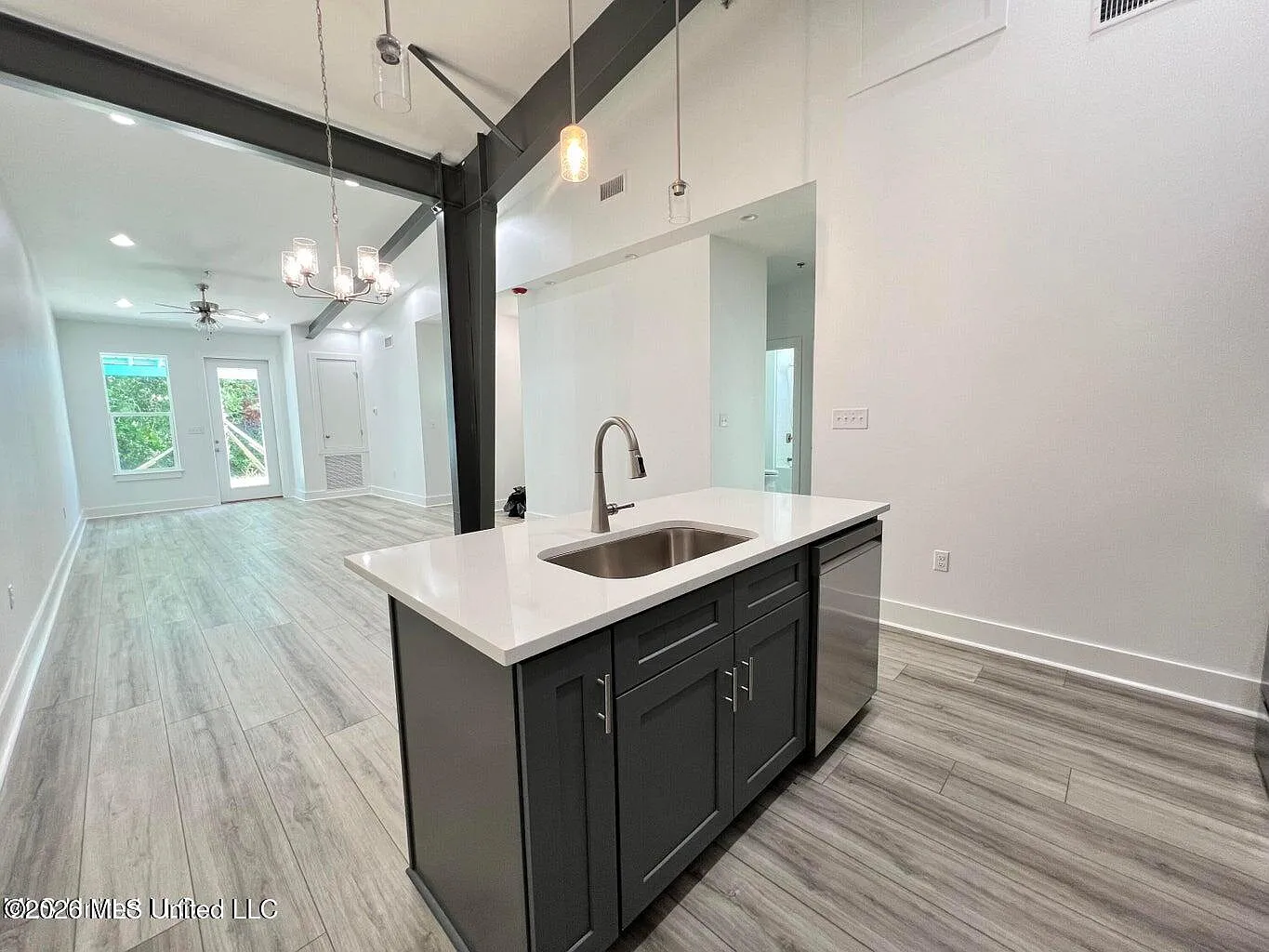2 bed, 2.0 bath, 1100 sqft, $1,800 — Photo 3