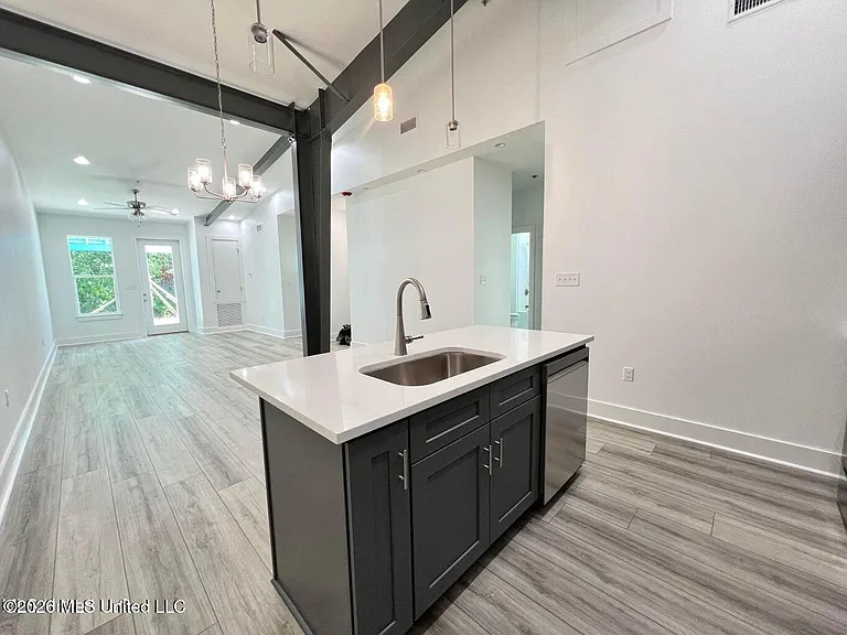 300 Seminary Dr — Photo 3