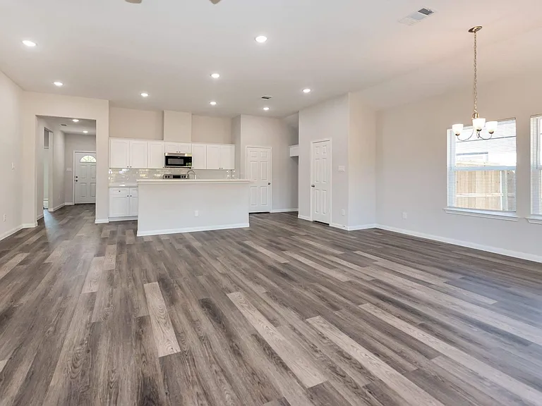 1683 County Road 3556 — Photo 5