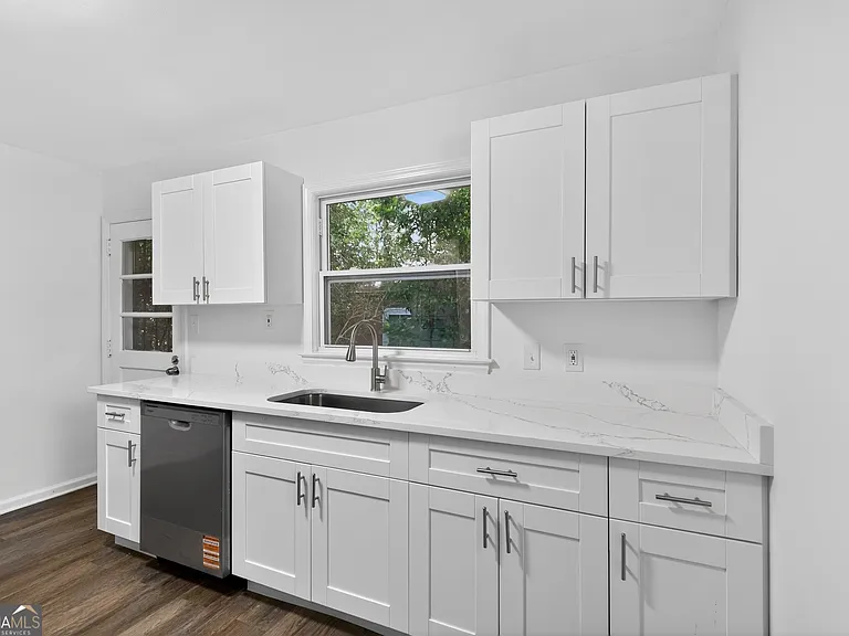 2036 McPherson Dr — Photo 7