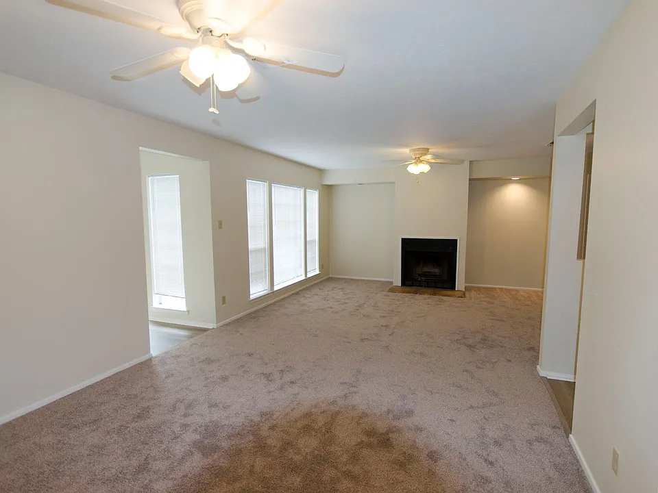 915 Todd Ln