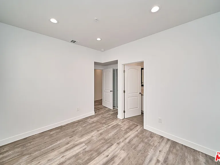 603 W 41st Pl — Photo 21