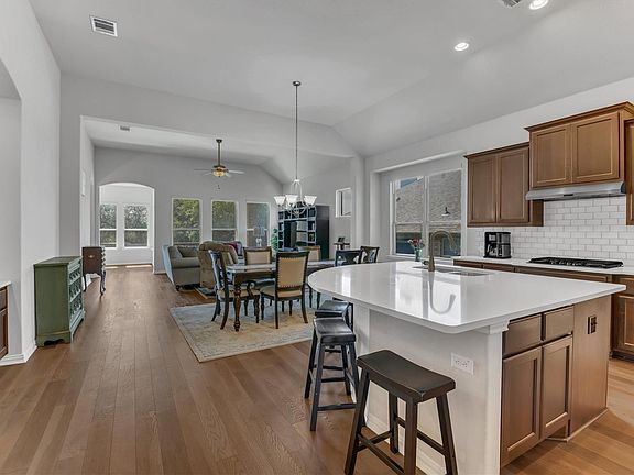 2nd image of 902 Catalina Ln