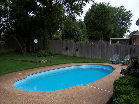 3rd image of 857 Paradise Dr