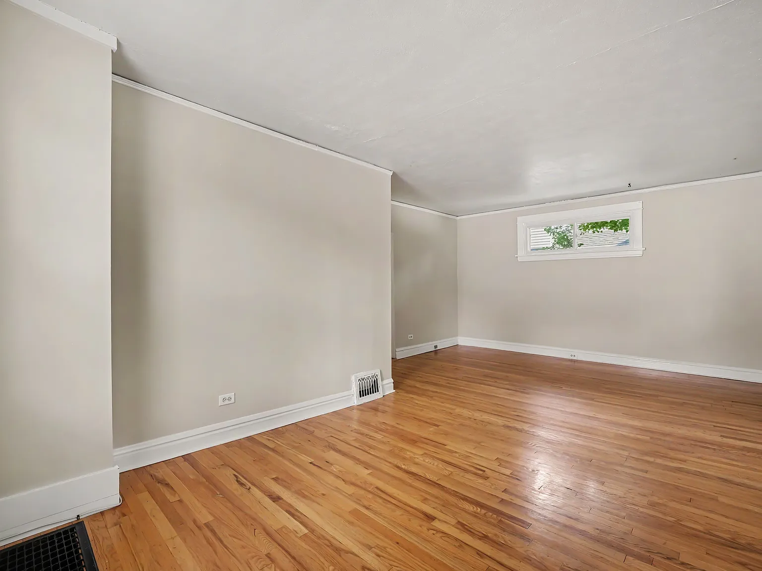 2 bed, 1200 sqft, $2,200 — Photo 2
