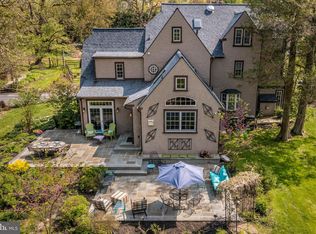 5 Hedgerow Ln, Strafford, PA 19087